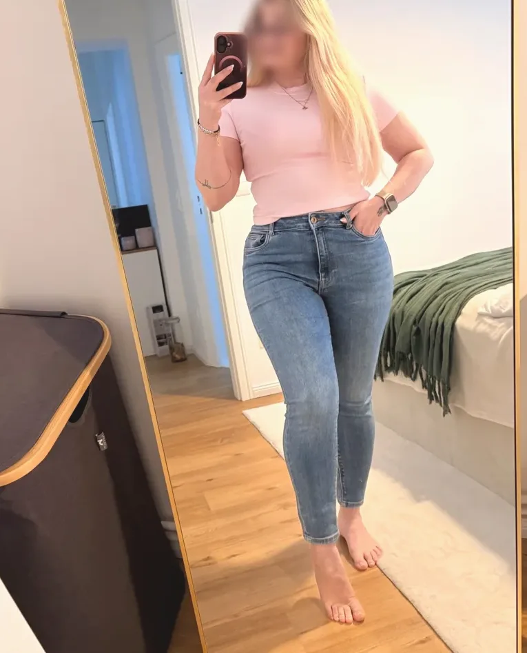 Simone, 36